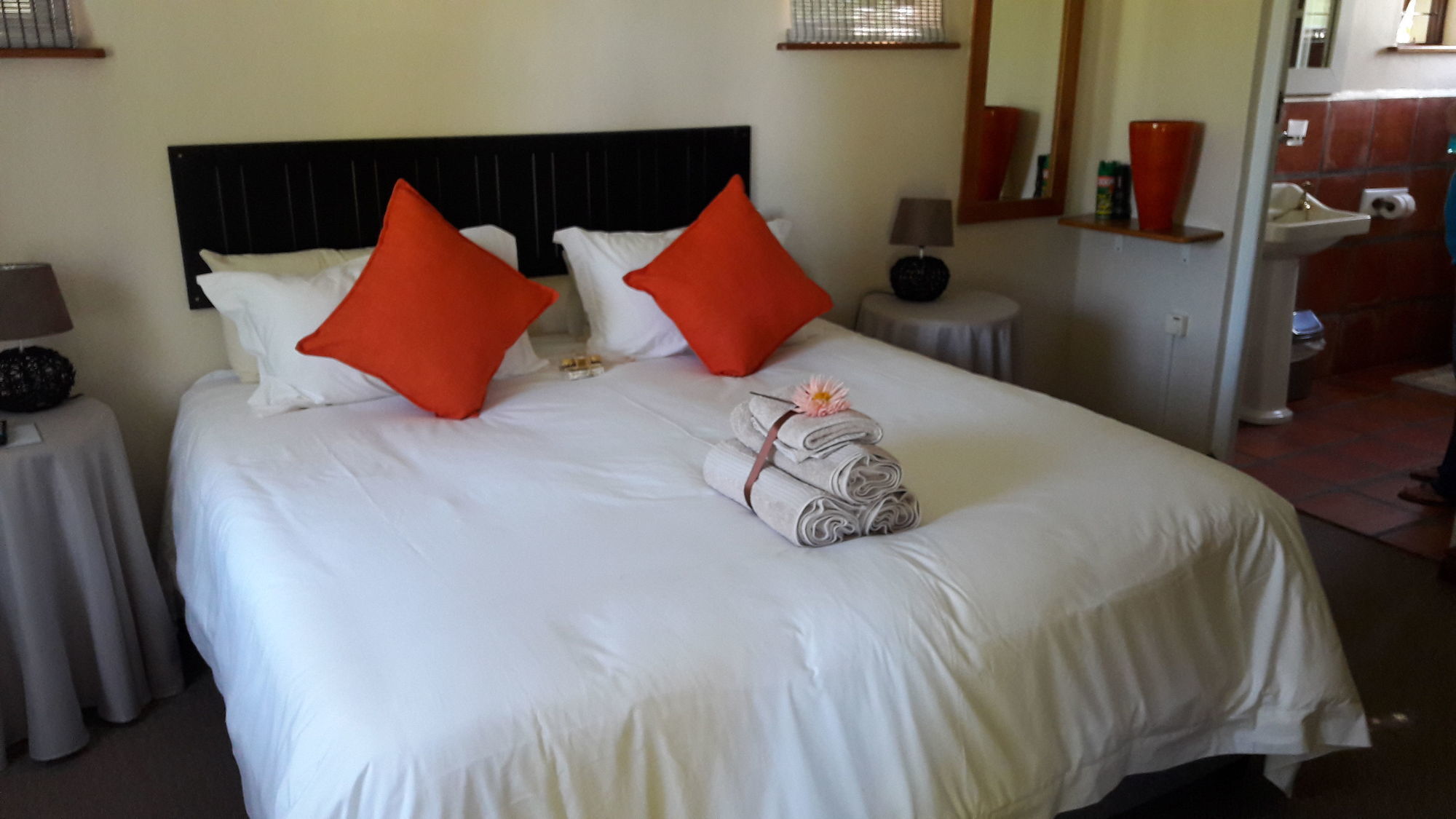 เดอะ วิลเลจ ลอดจ์ Hotel สตอร์มริเวอร์ ภายนอก รูปภาพ