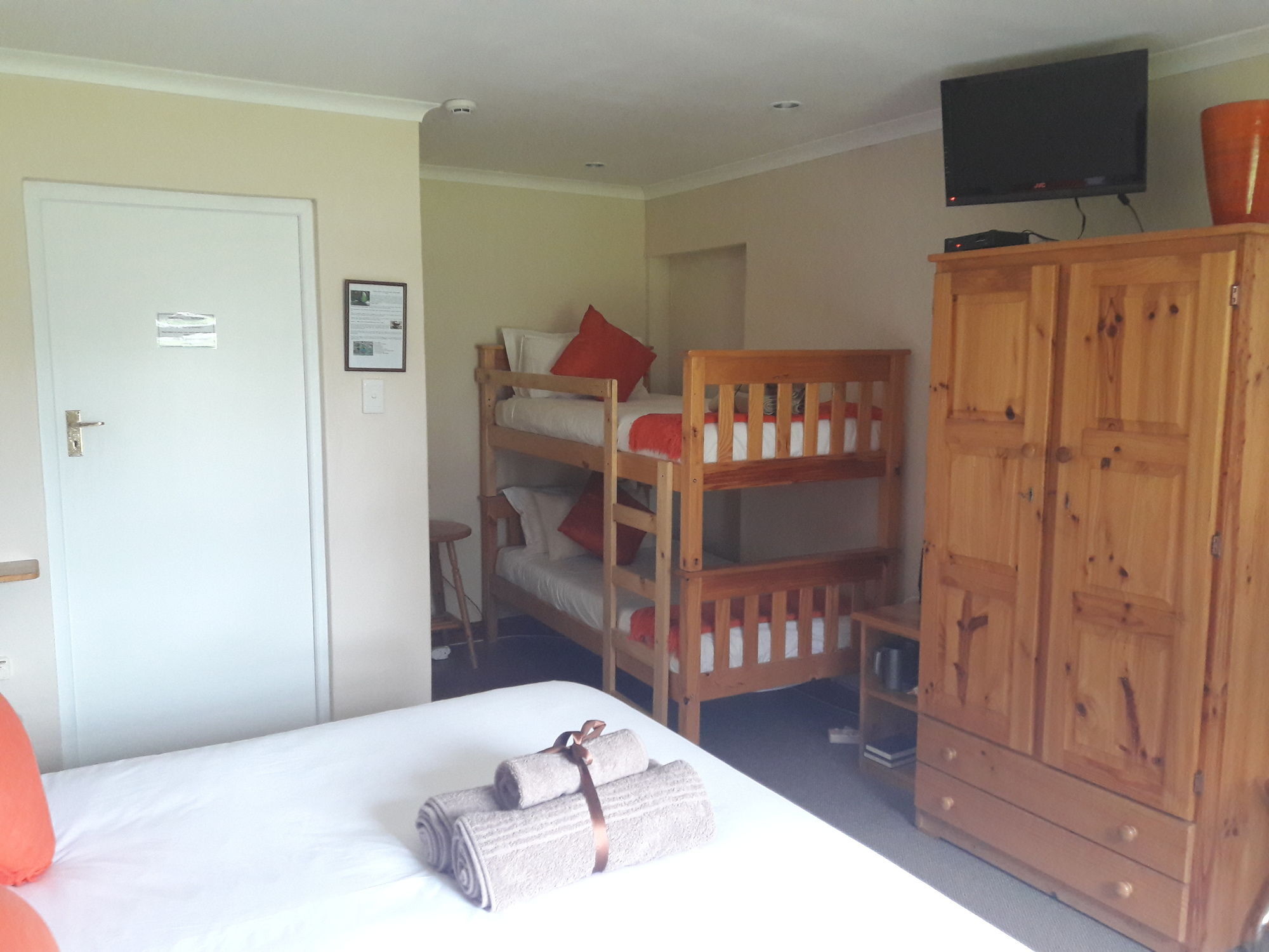 เดอะ วิลเลจ ลอดจ์ Hotel สตอร์มริเวอร์ ภายนอก รูปภาพ